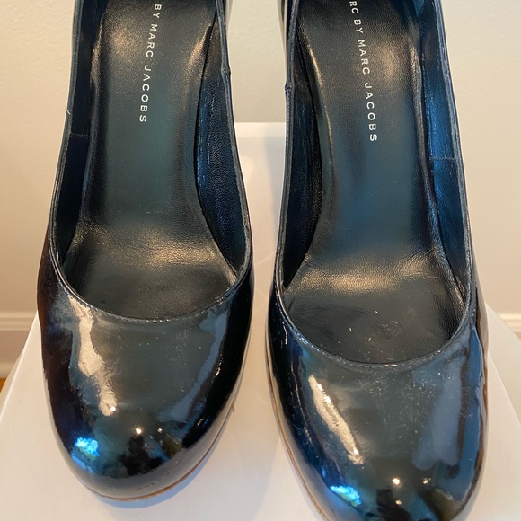 Marc by Marc Jacobs Black Patent pumps sz 38 - Picture 2 of 6